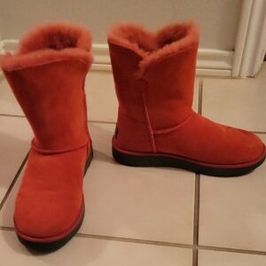 UGG size 6.5 M fur lined red boots